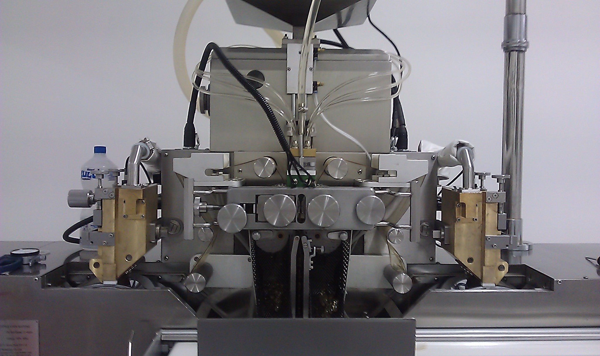 آلة تعبئة الكبسولة الصيدلانية الأوتوماتيكية لكبسولة / كرات الطلاء