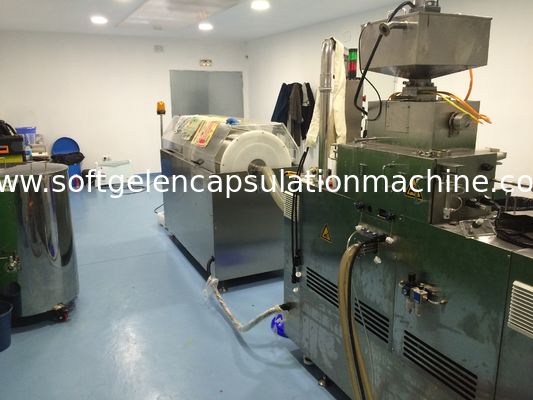 زيت السمك 120000pcs / H لينة جل كبسولة ملء آلة أوتوماتيكية